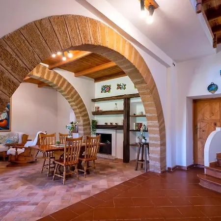 Con Piscina Villa