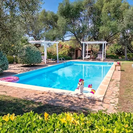Con Piscina Villa *