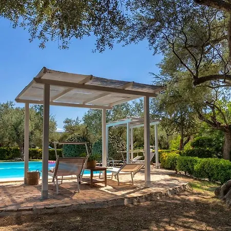 Con Piscina Villa