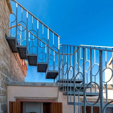 Con Piscina Villa