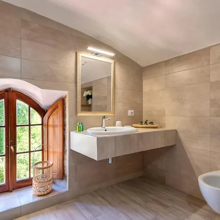Villa Con Piscina