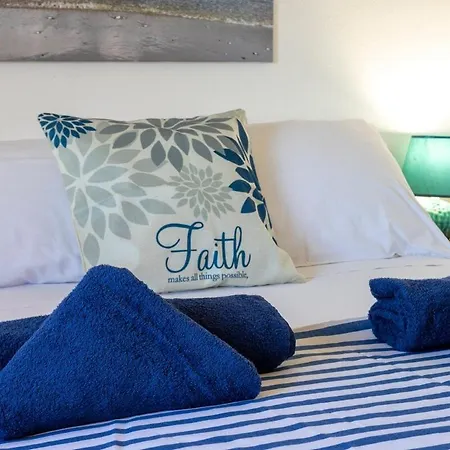 Con Piscina Βίλα Αλγκέρο