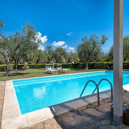 Con Piscina Villa *